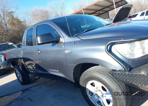2010 Toyota Tundra Grade 5.7L V8 z USA, uszkodzony, nr VIN 5TFUW5F14AX152269